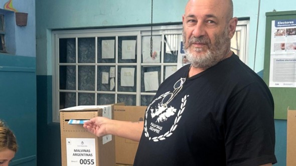 Santiago Cúneo votó en Grand Bourg: "Tu voto, tu arma, defendé la Patria"